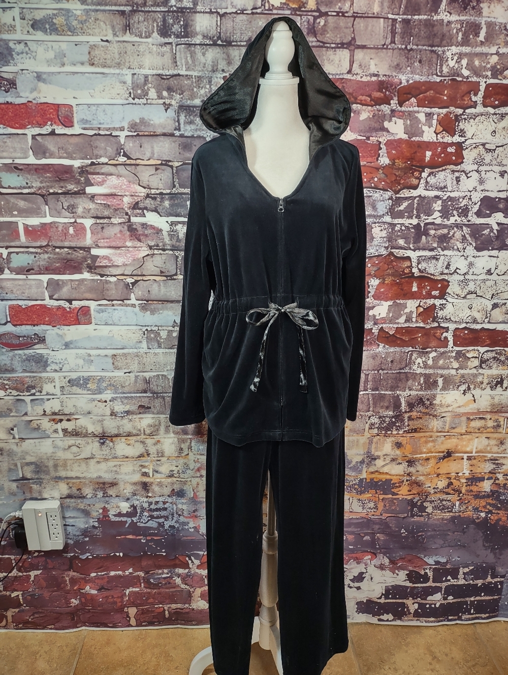Apostrophe 2 Pc Velvet Track Suit